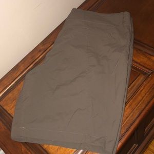 The North Face Shorts Size 38